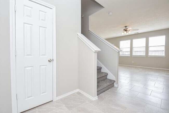 Foto del edificio - 5619 Stonecloud Ln