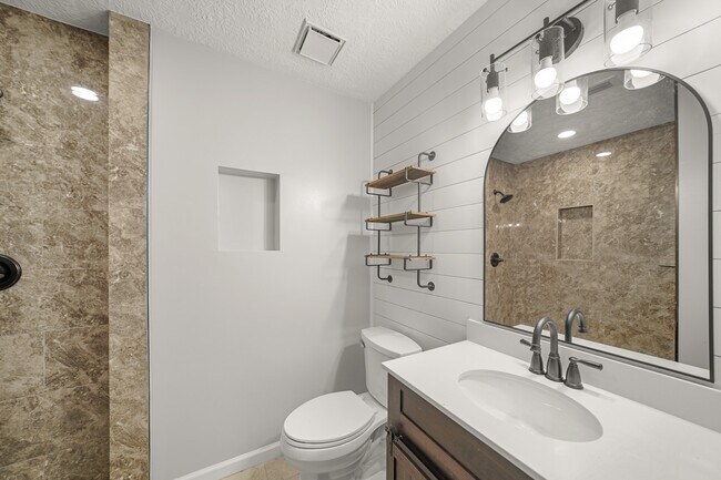 Foto del edificio - 8611 Spruce Mill Dr
