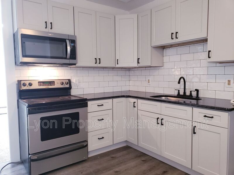 Primary Photo - 30 Laurel Hill Ave