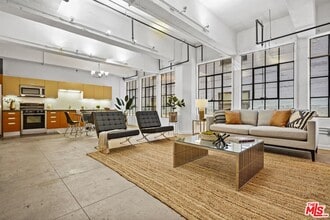 Building Photo - 746 S Los Angeles St