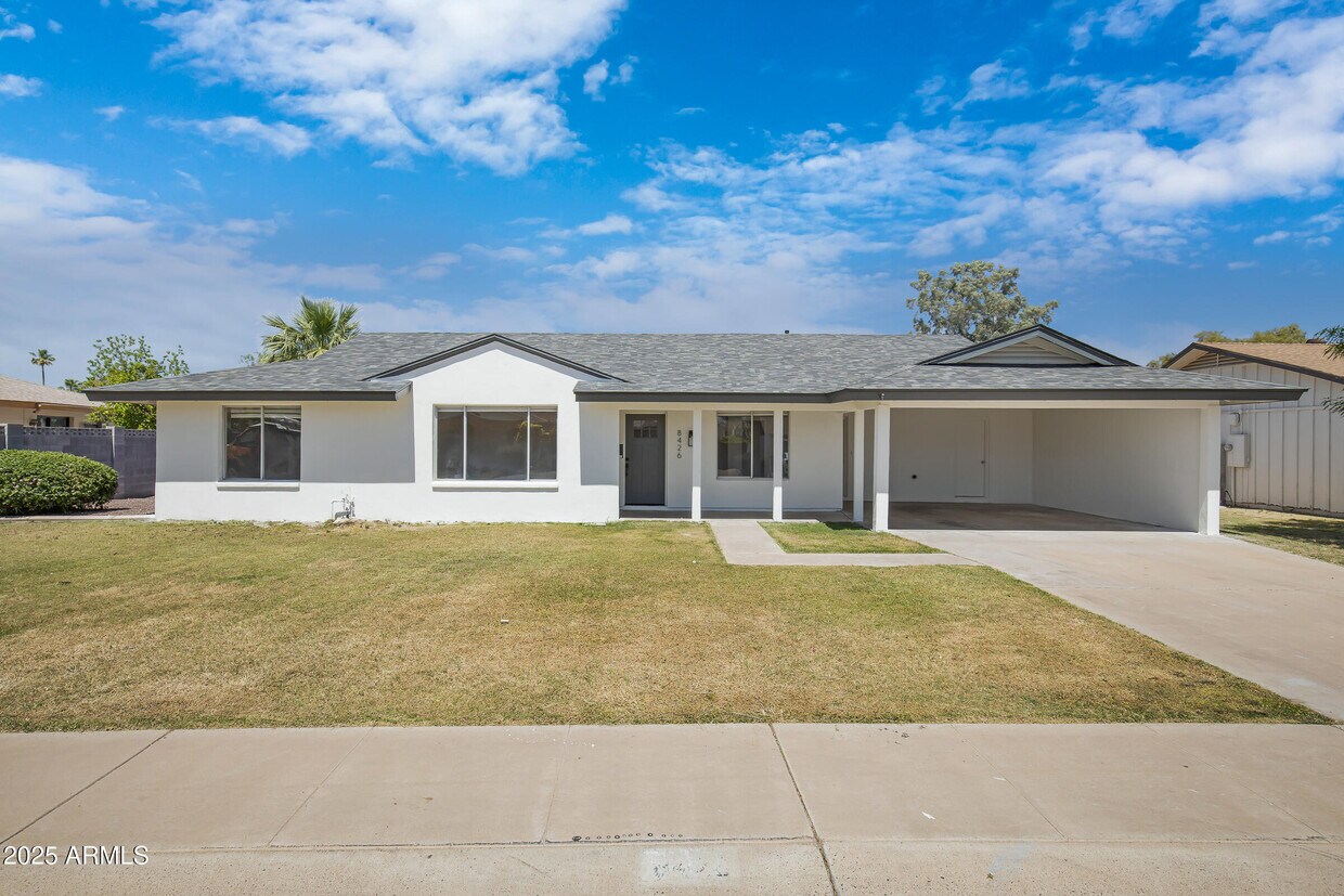 Foto principal - 8426 E Monterey Way
