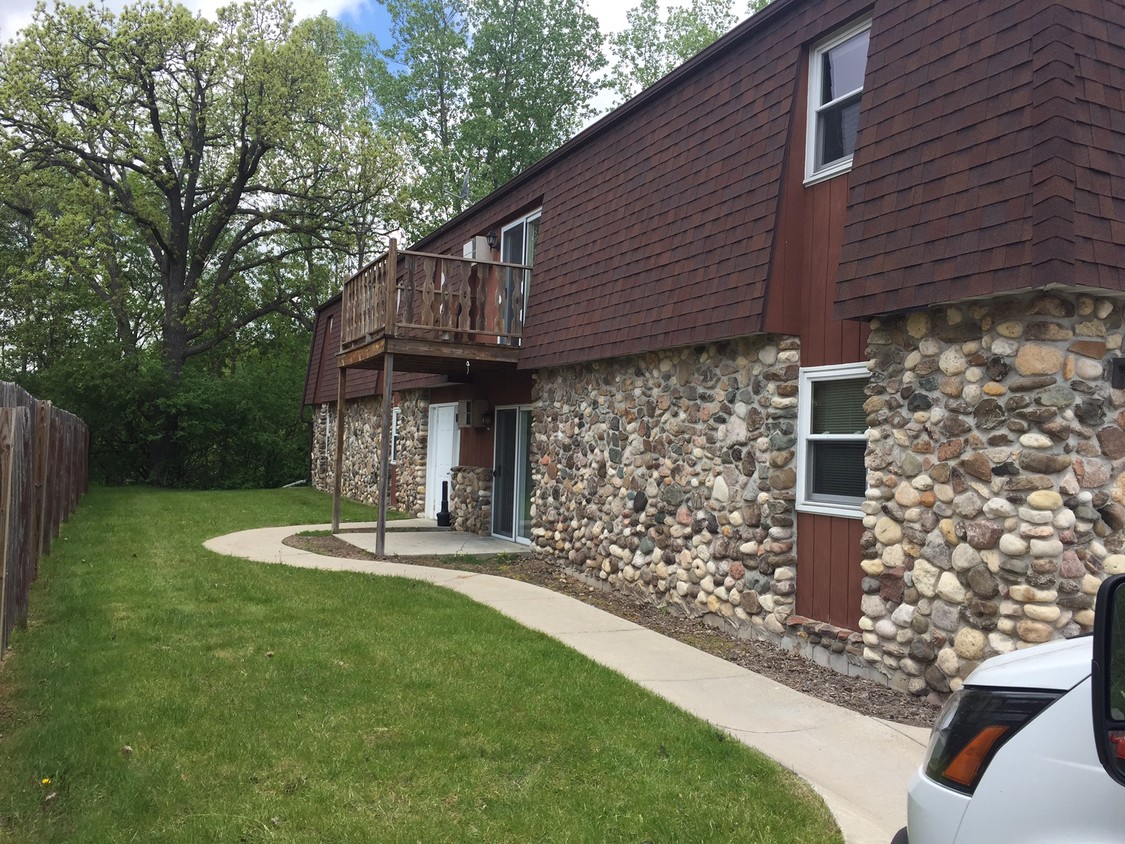 Exterior - 306 N University Dr