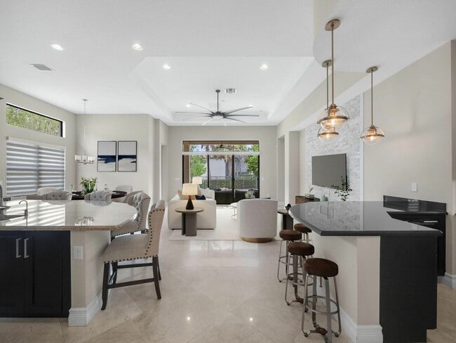 Building Photo - 9931 Bozzano Dr