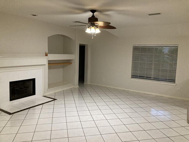 Foto del edificio - 8634 Westcove Cir