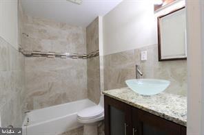 Foto del edificio - 4407 Romlon St