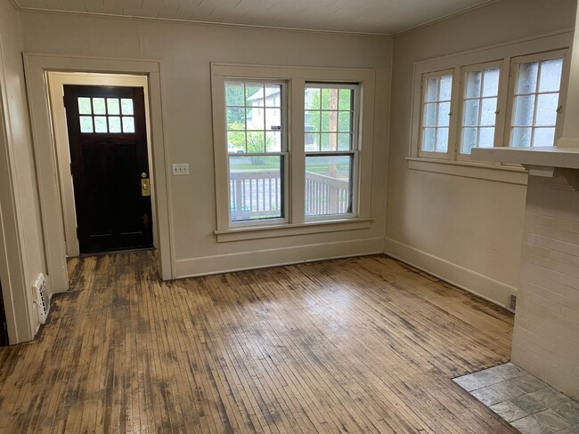 Building Photo - 3 bedroom 1 bathroom in Wausau