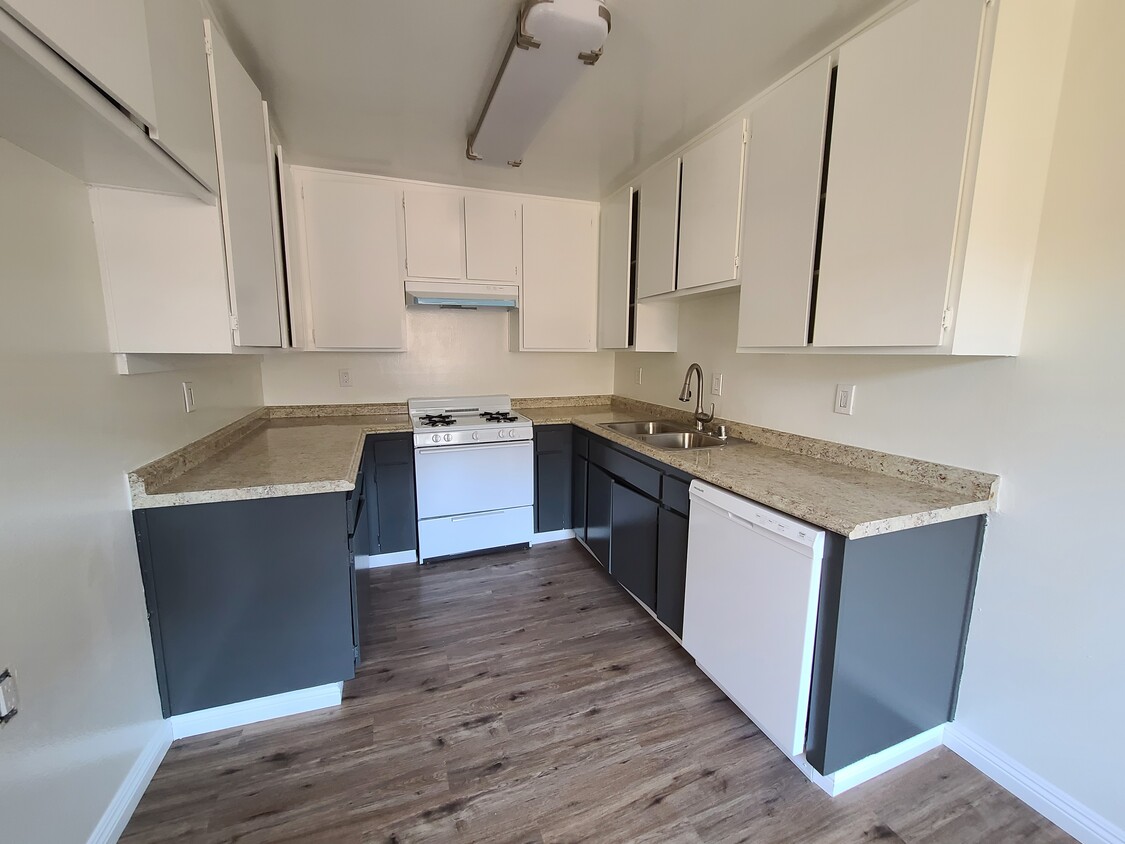 kitchen - 516 N Berendo St