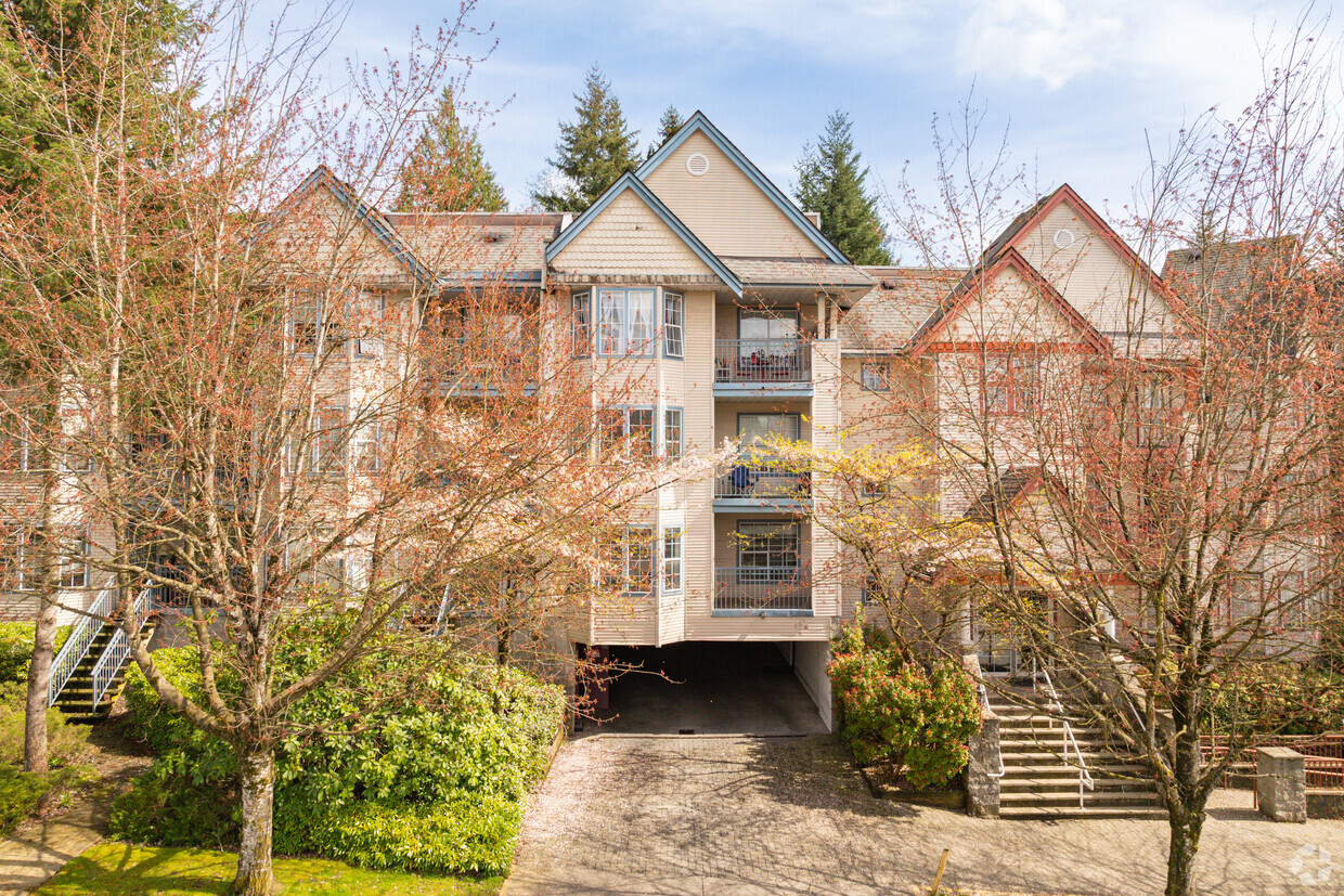Primary Photo - Montclaire Apartments