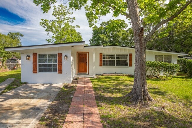 Photo - Renovated 4/2 House