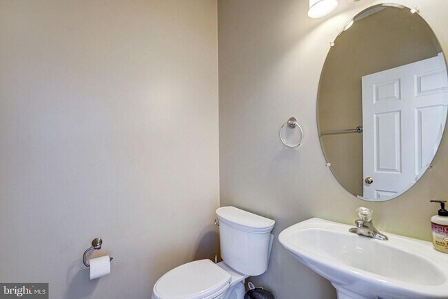 Foto del edificio - 8535 Wyngate Manor Ct
