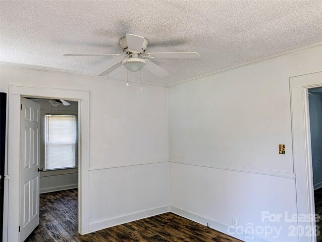 Building Photo - 829 Bristol Dr