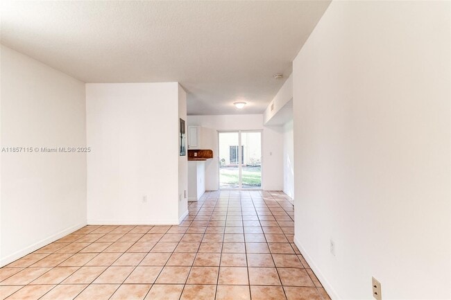 Building Photo - 970 NE 34th Ave