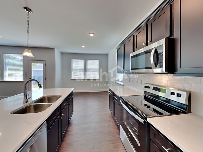 Foto del edificio - 5233 Blue Mountain Dr