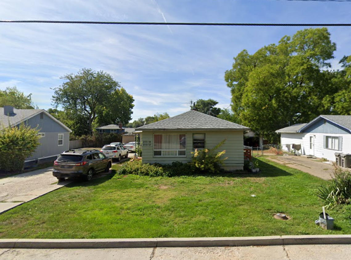 Primary Photo - Duplex With Lots Of Room