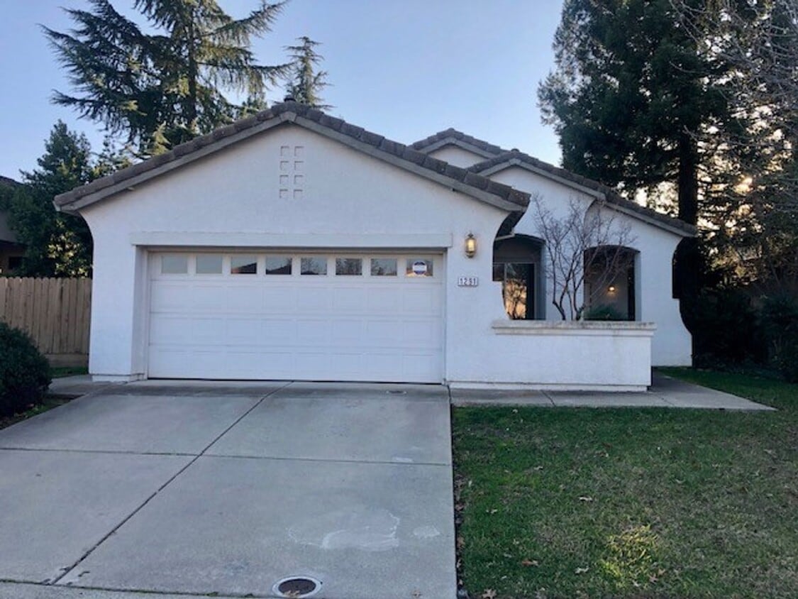 Primary Photo - Spacious and Nice Home in Folsom