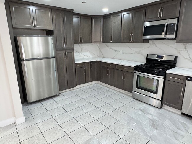 Building Photo - Beautiful 4 Bedroom in Rancho San Diego