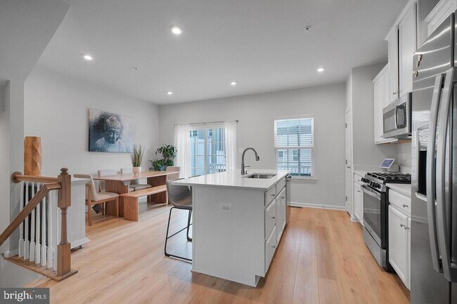 Foto del edificio - 52 Caswell Dr