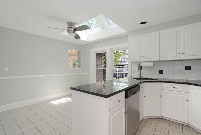 Foto del edificio - 77 Wildwood Ave