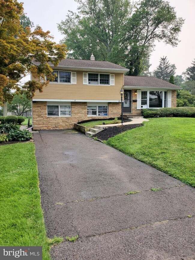 Building Photo - 4 Sanner Dr