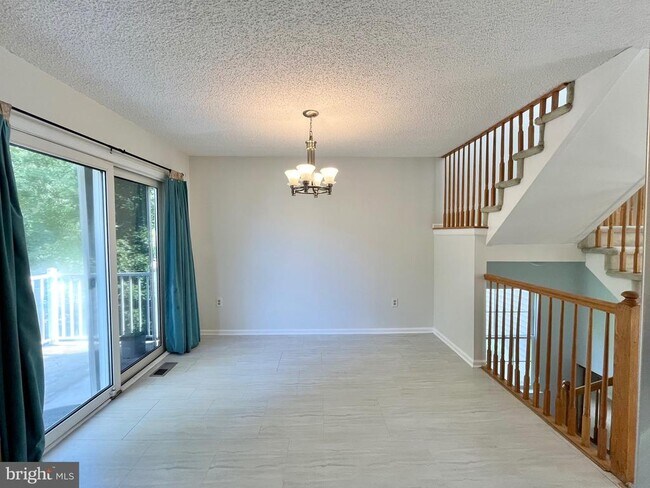 Building Photo - 33 Ketley Pl