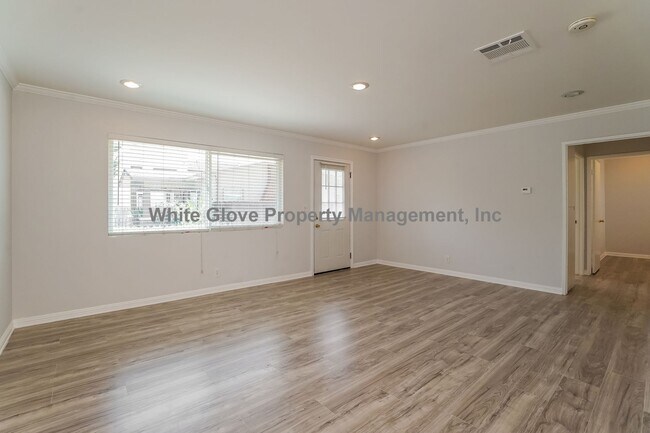 Foto del edificio - Stylishly Remodeled 2 Bed Townhome in Prime Temple City Location