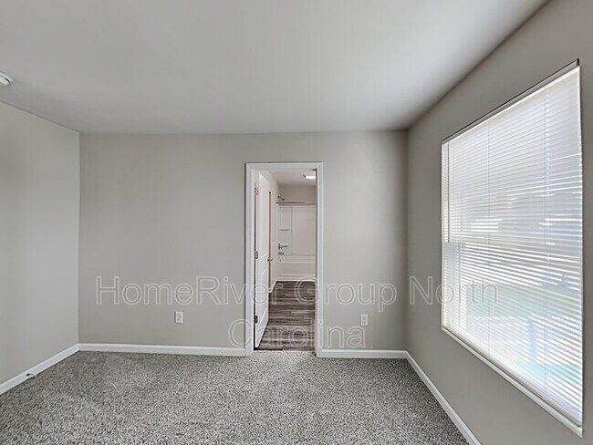 Building Photo - 1016 Bitting Hall Cir