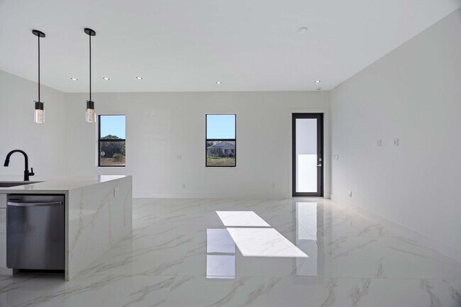 Foto del edificio - 1051 Marine Ave S