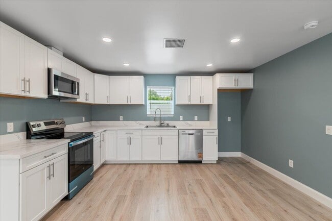 Building Photo - 13029 Herrick Ave