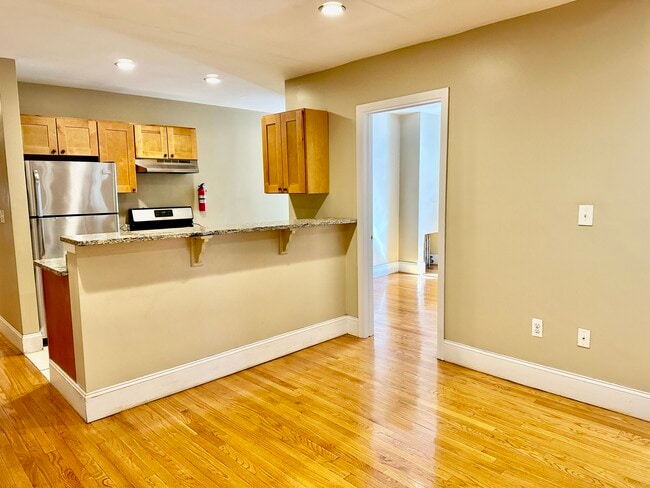 Building Photo - 328 St Paul St