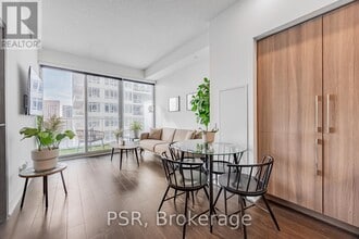 Building Photo - 17 Bathurst St