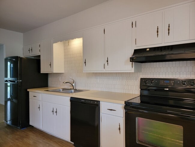 Building Photo - 541 Cloverbrook Dr