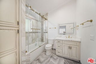 Foto del edificio - 2017 S Centinela Ave