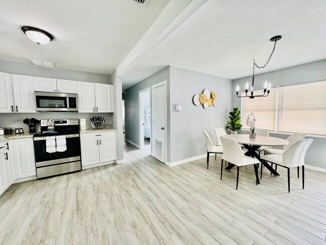 Building Photo - 2402 Kiwanis Ave