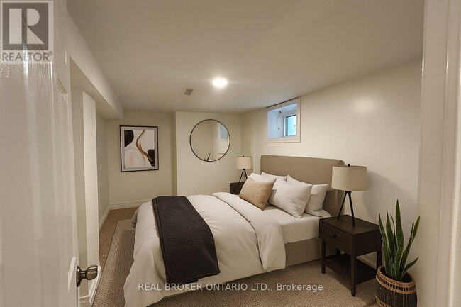 Building Photo - 282 Ossington Ave