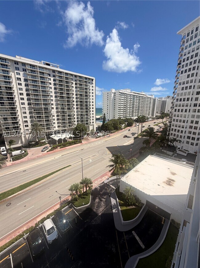 Foto del edificio - 5700 Collins Ave