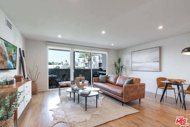 Building Photo - 12425 Texas Ave