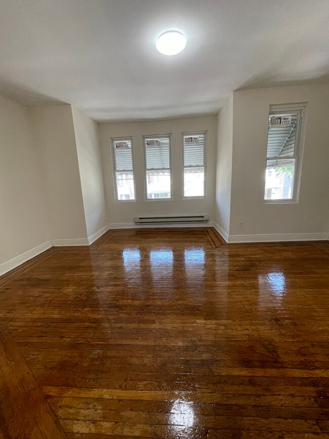Front Bedroom - 614 E Brinton St