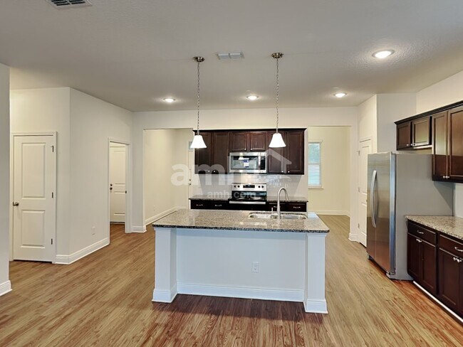 Building Photo - 1372 Celery Ave