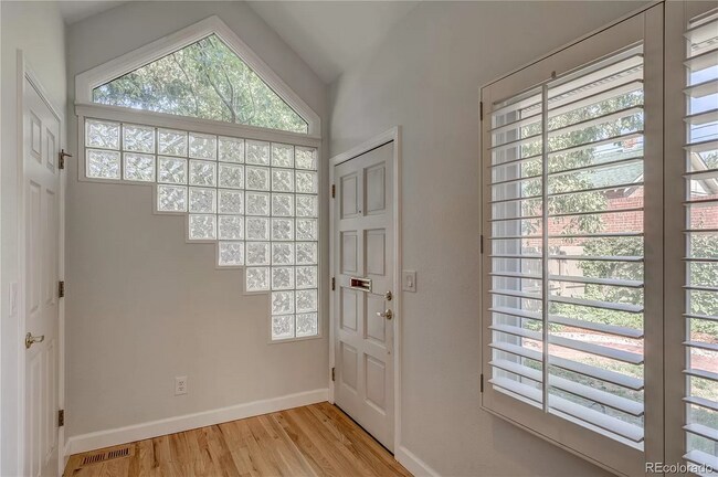 Foto del edificio - 552 Steele St