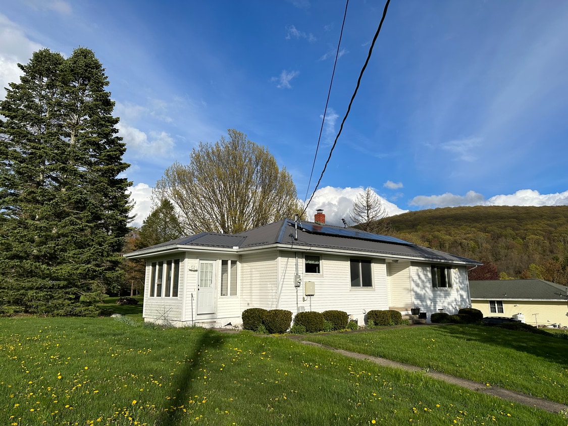 11 Meadow Dr, Scott Township, PA 18411 House Rental in Scott Township