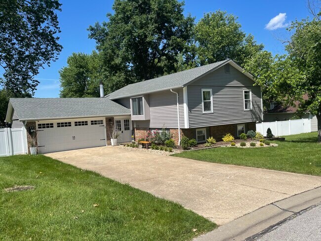 Building Photo - 33 Country Creek Dr
