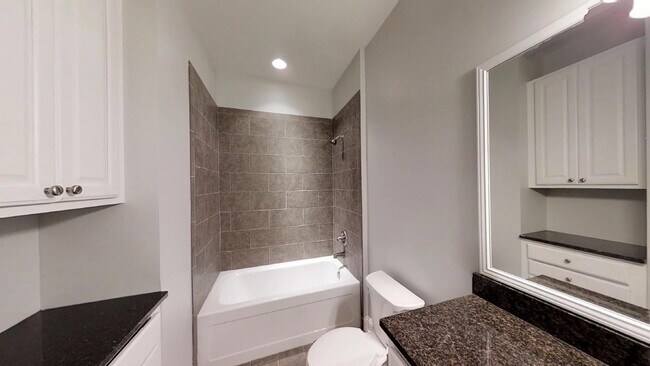 Baño - 314 S Pine St