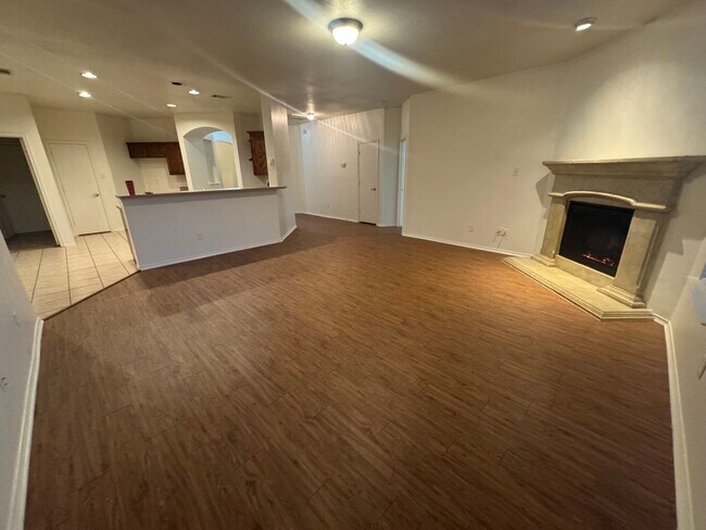 Building Photo - Beautiful Home in Crowley