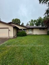 Building Photo - 6600 E Oak St