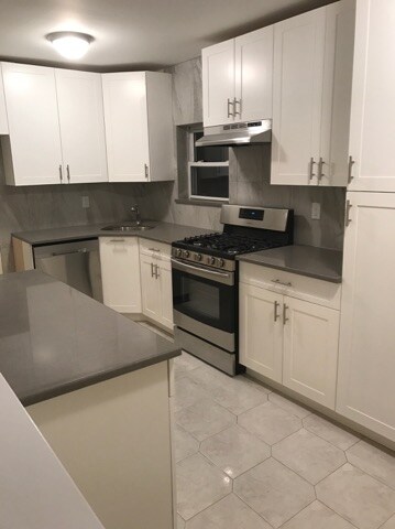 New wood cabinets with stainless steel appl - 1125 Ovington Ave