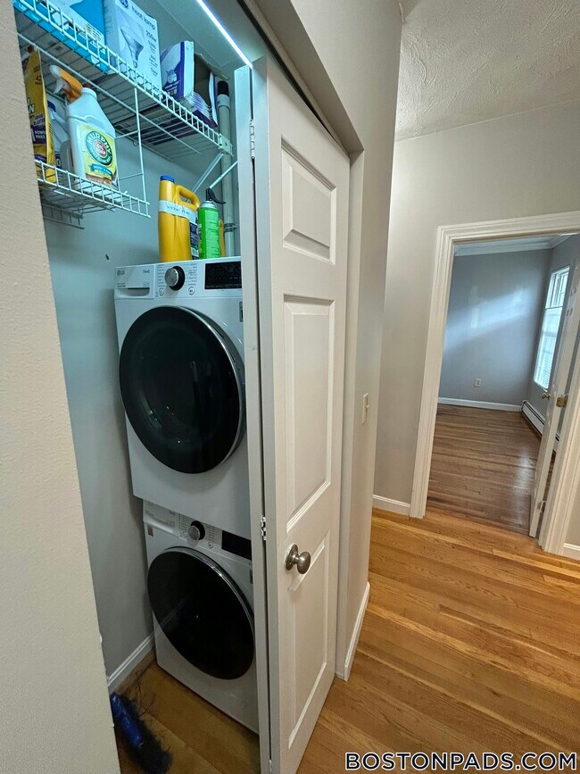 Building Photo - 120 Highland St