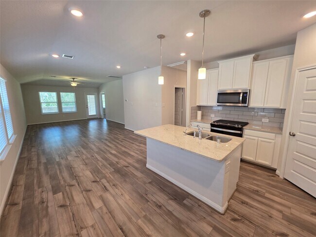 Foto del edificio - 221 Harper Ridge Dr