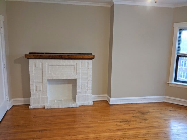 Building Photo - 6554 N Ashland Ave