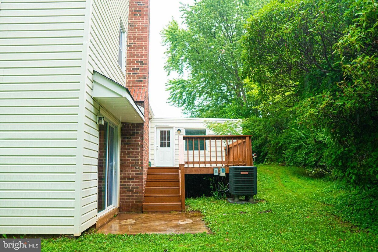 Primary Photo - 4530 Briarton Dr