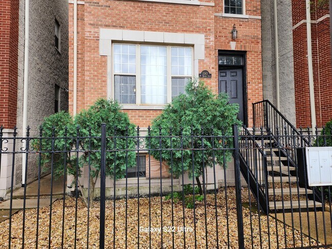 Foto del edificio - 3343 W Warren Blvd